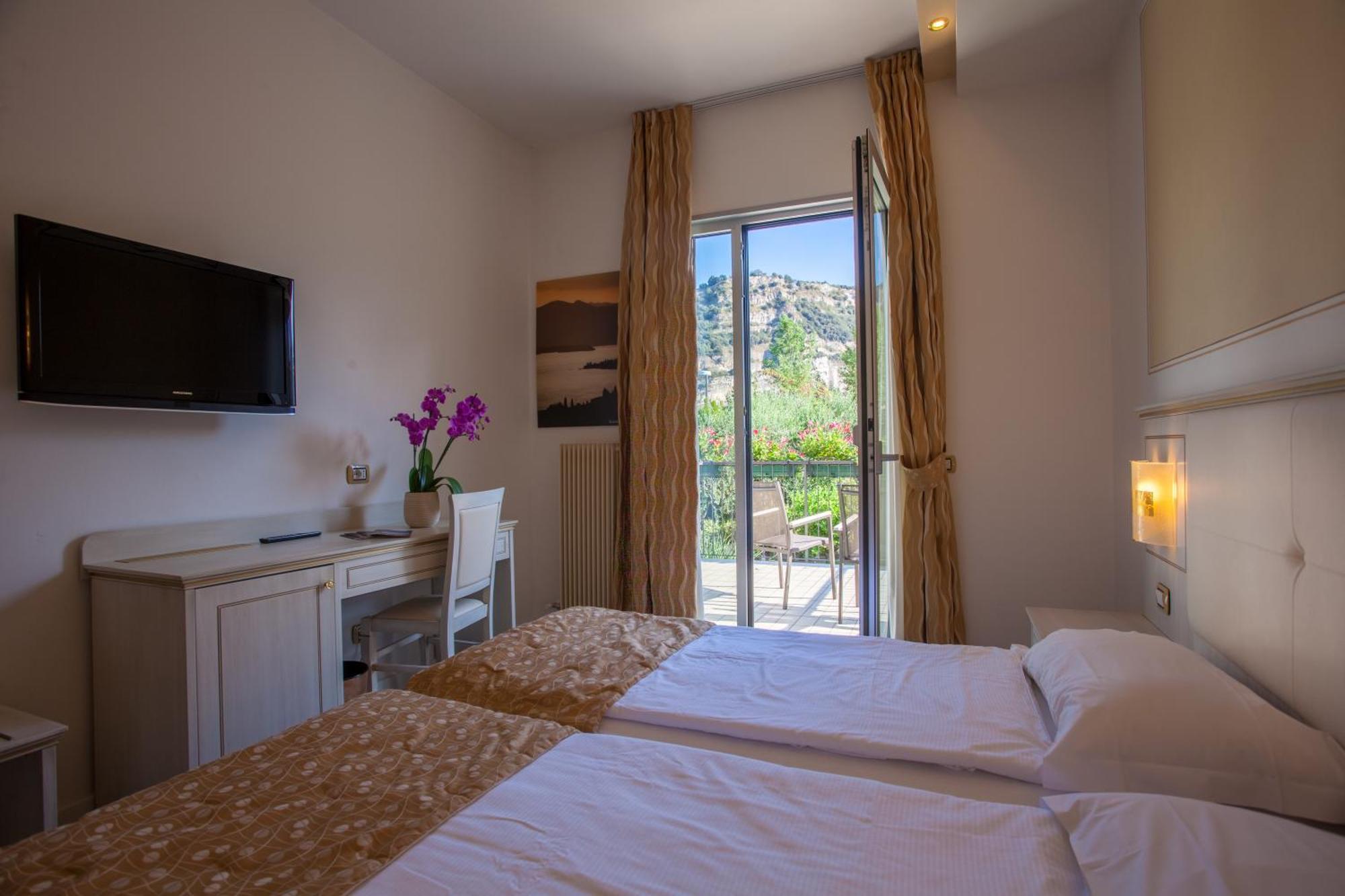 Hotel Lido Blu - Surf&Bike Torbole Sul Garda Habitación foto